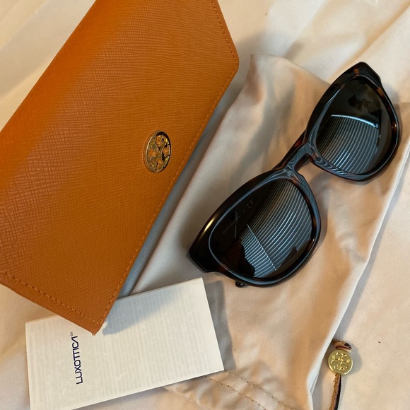 Tory Burch Accessories - Tori Burch Sunglasses